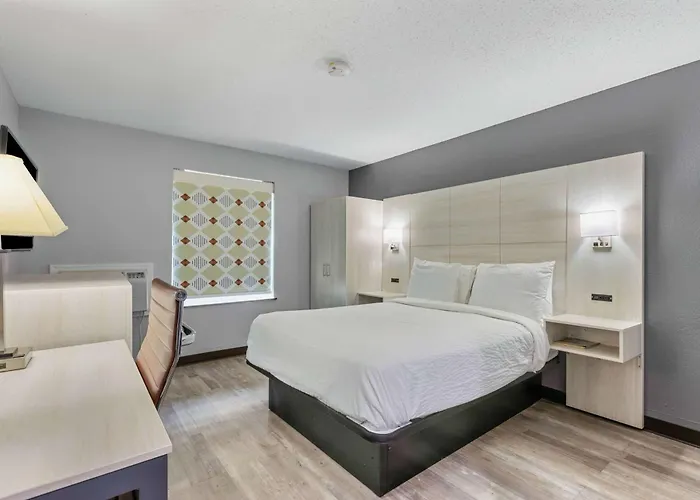 Days Inn By Wyndham Savannah Gateway I-95