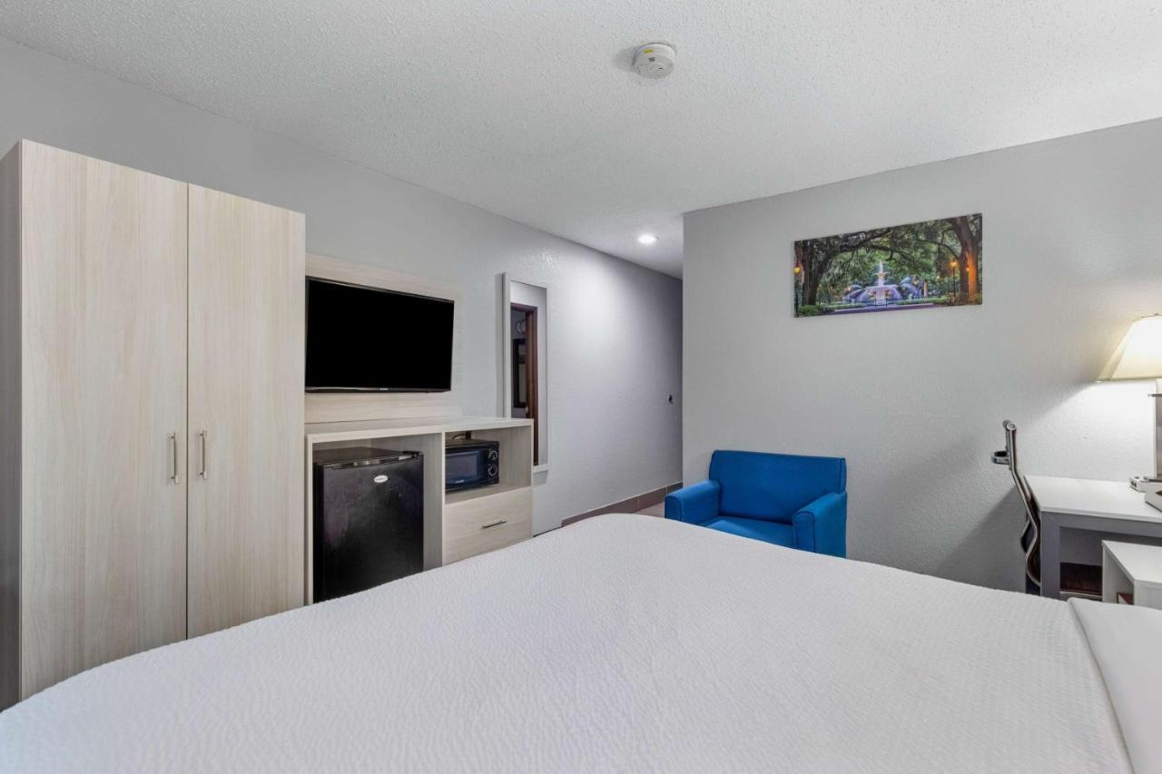 Hotel Days By Wyndham Savannah Gateway I-95