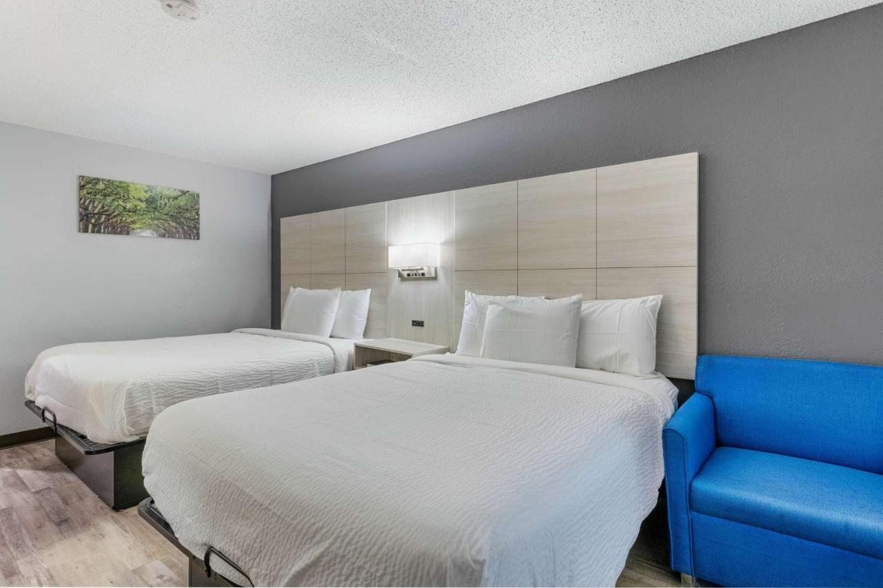 Days By Wyndham Savannah Gateway I-95 Hotel
