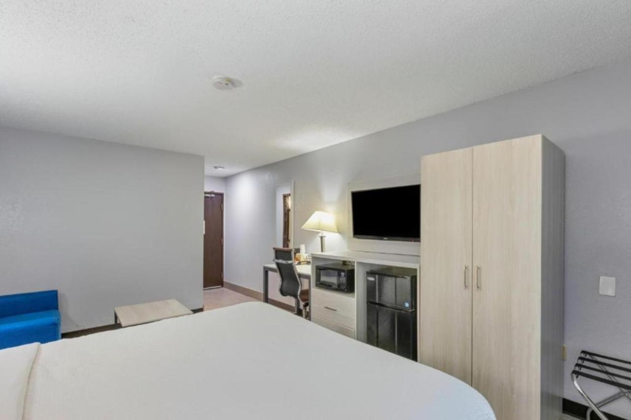 Days By Wyndham Savannah Gateway I-95 Hotel 2*